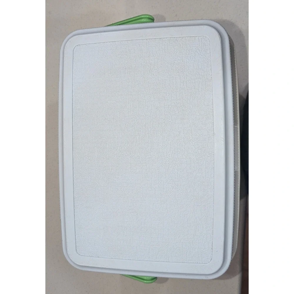 Vintage Rubbermaid‎ Personal Cooler Green Plastic Insulated Lunch Box Retro Neon